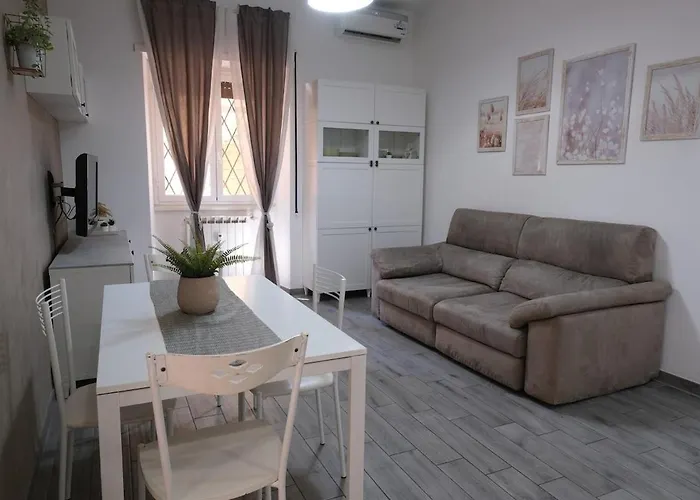 - Oasis With Private Garden In Parco Pamphilj Apartment